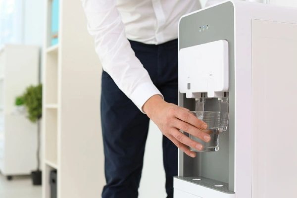 مصرف برق آبسردکن چقدر است؟ عوامل موثر بر آن