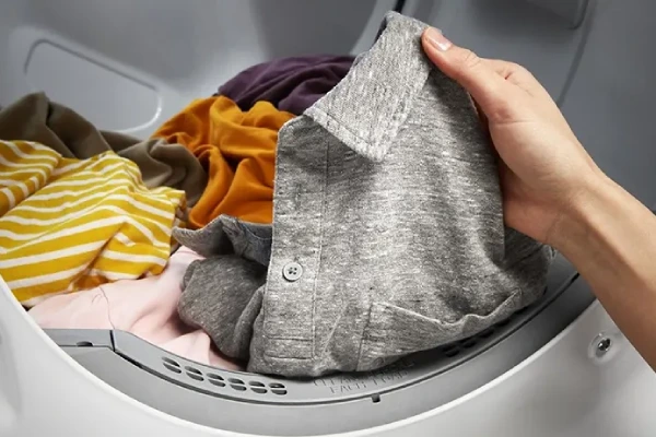 نحوه جلوگیری از رنگ دادن لباس در ماشین لباسشویی